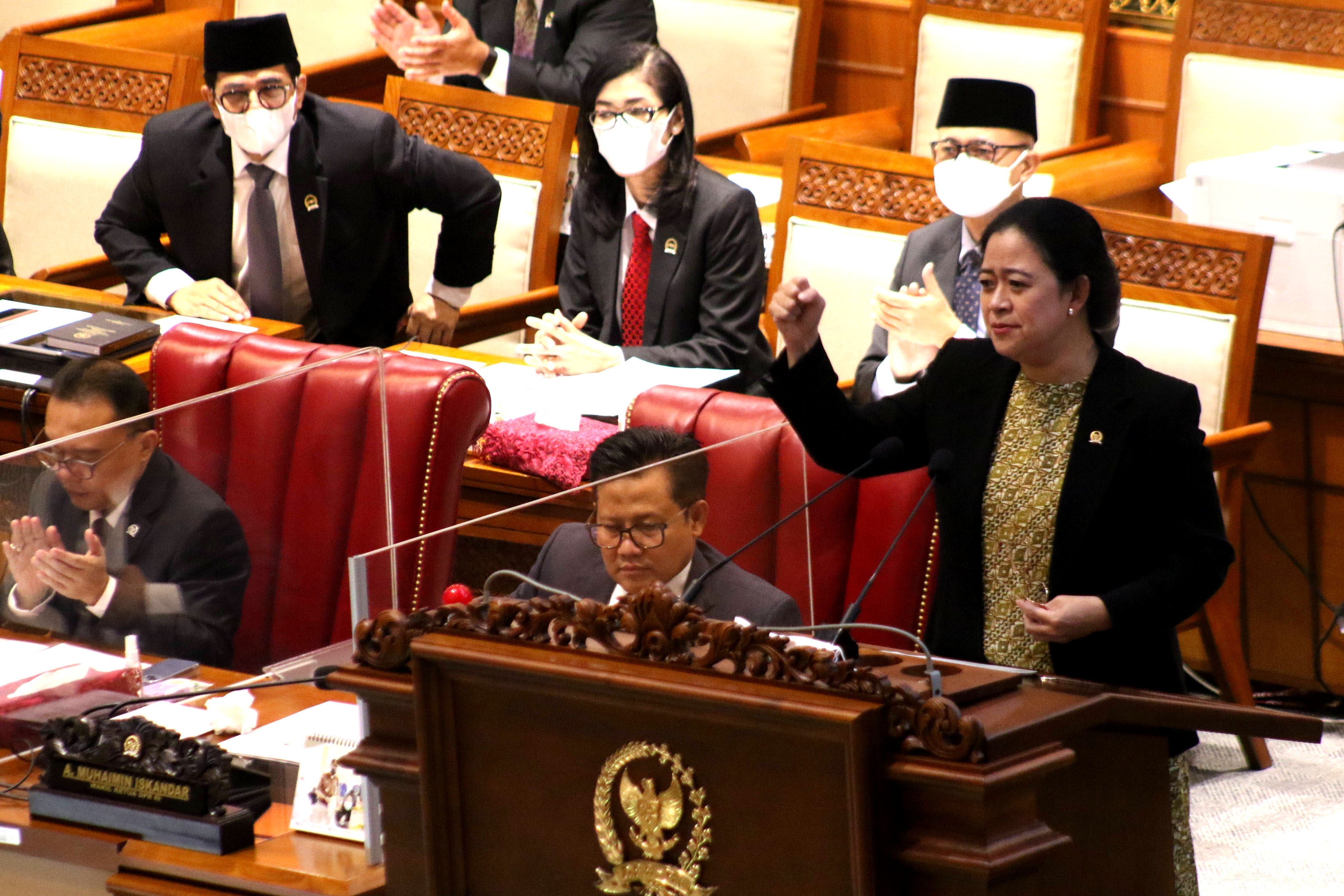 rapat-paripurna-dpr-ri-penutupan-masa-sidang-iv_20220414_184250.jpg