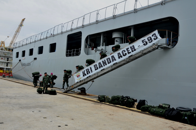ratusan-prajurit-tni-latgabma-malindo-tiba-di-malaysia_20160728_153039.jpg