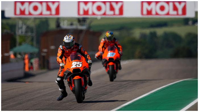 raul-fernandez-remy-gardner-di-motogp-jerman-2022.jpg