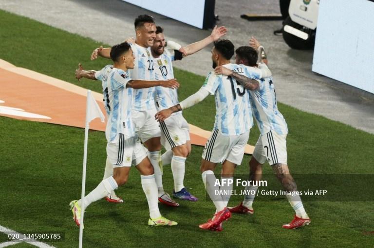 rayakan-gol-argentina.jpg