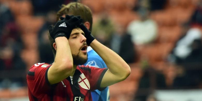 reaksi-striker-ac-milan-mattia-destro_20150215_204650.jpg