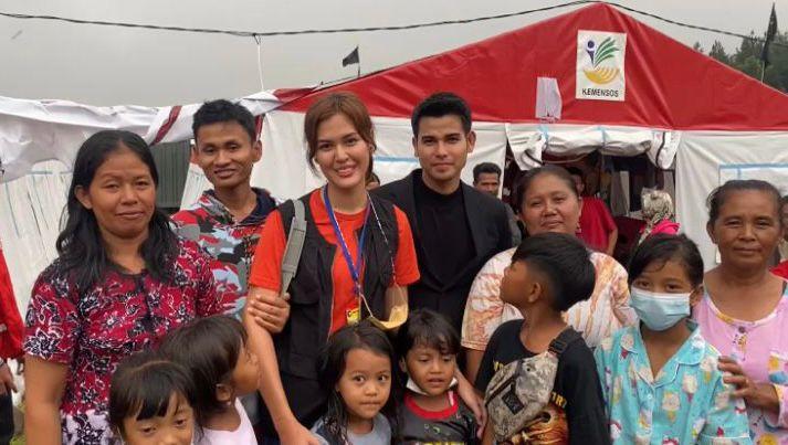 Rebecca Tamara dan Leo Consul Sambangi Korban Erupsi Semeru