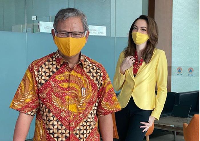 Pajang Foto Bersama Achmad Yurianto, Dokter Reisa Bilang Bakal Kangen