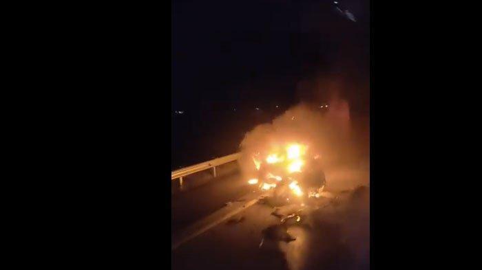 rekaman-video-amatir-kecelakaan-maut-di-jalan-tol-solo-semarang.jpg