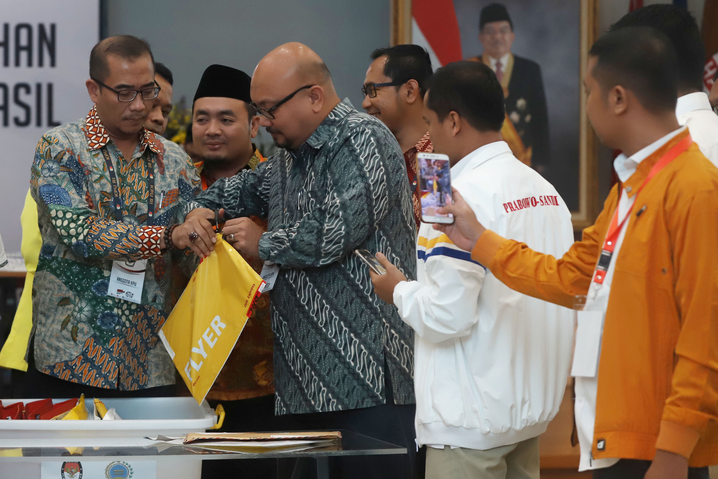 rekapitulasi-surat-suara-luar-negeri_20190504_161311.jpg