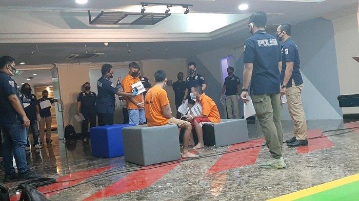 rekonstruksi-kasus-pesta-seks-sesama-jenis-gay-di-apartemen-kuningan-suite.jpg