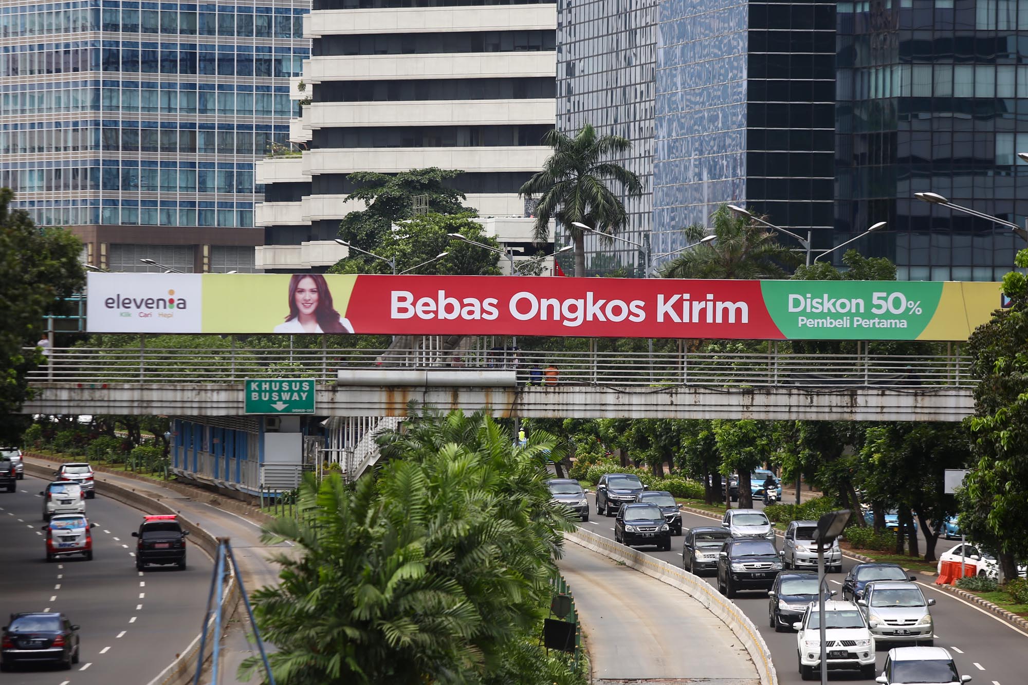 rencana-penghapusan-reklame-di-jpo_20160926_212530.jpg