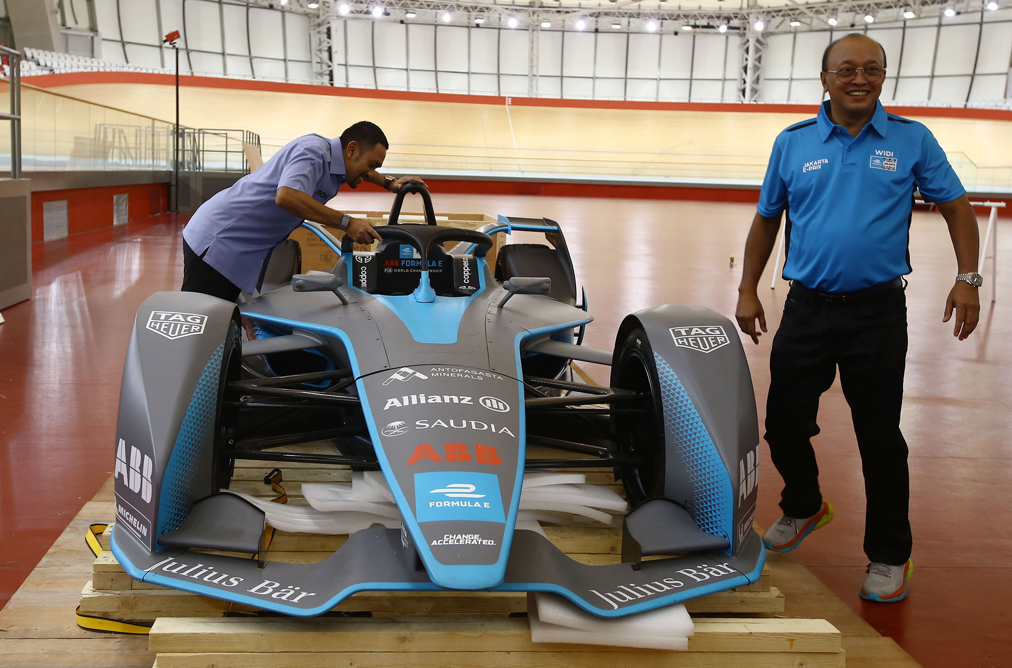 replika-mobil-balap-formula-e-akan-diperlihatkan-ke-warga_20220526_185139.jpg
