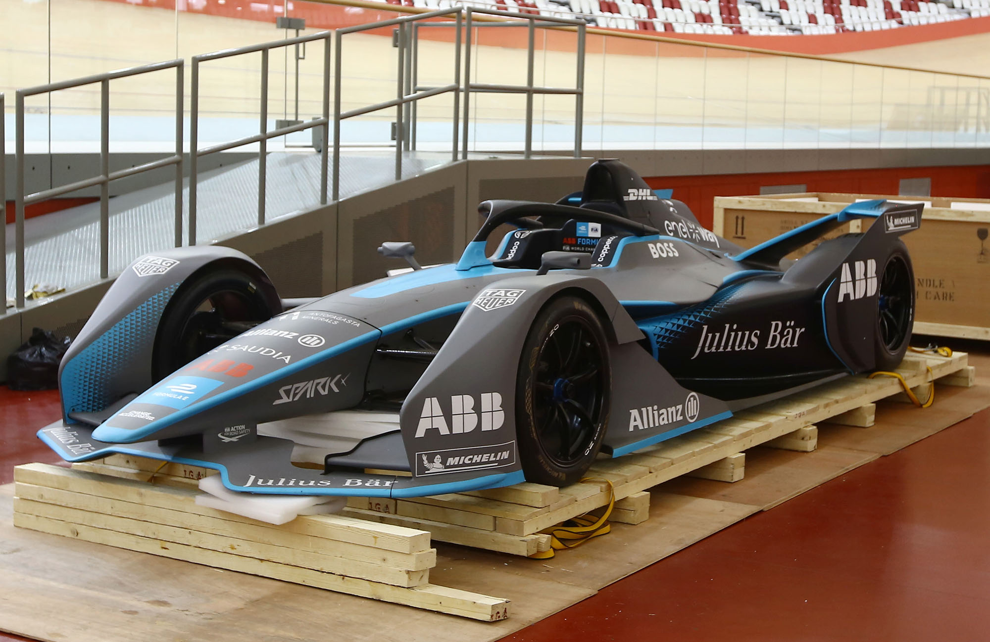 replika-mobil-balap-formula-e-akan-diperlihatkan-ke-warga_20220526_185307.jpg