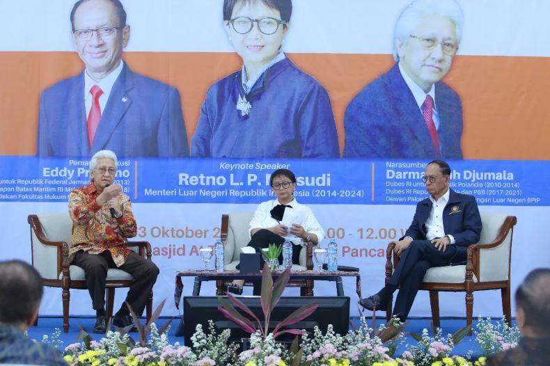 retno-marsudi-di-seminar.jpg