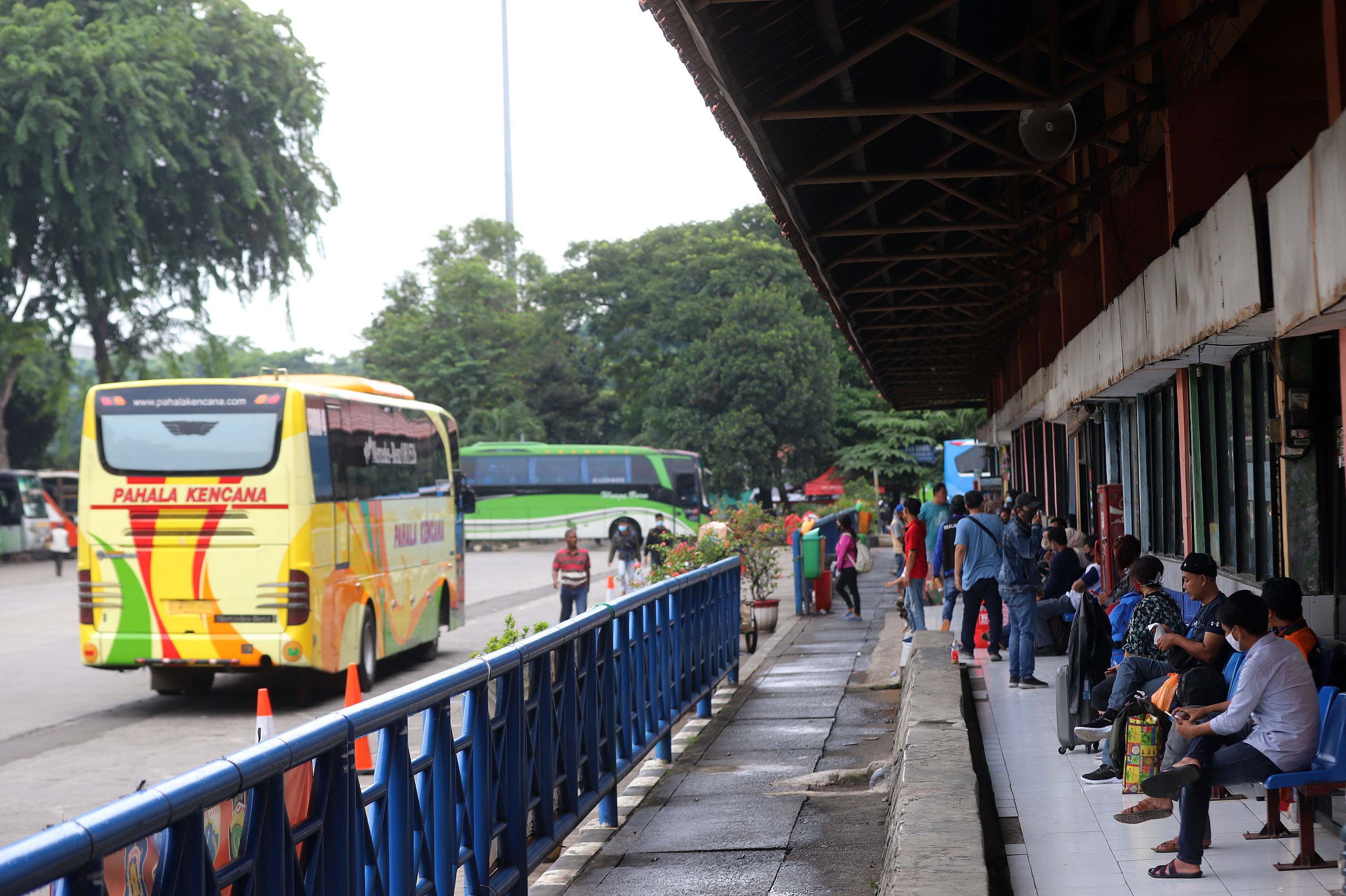 revitalisasi-terminal-kampung-rambutan-tertunda-akibat-pandemi_20201112_174116.jpg