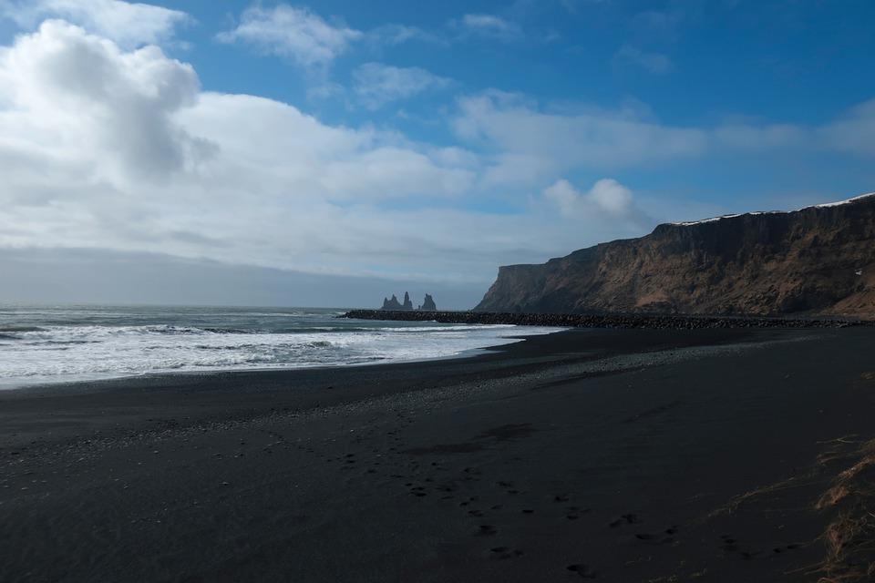 reynisfjara-pantai-pasir-hitam-di-islandia.jpg