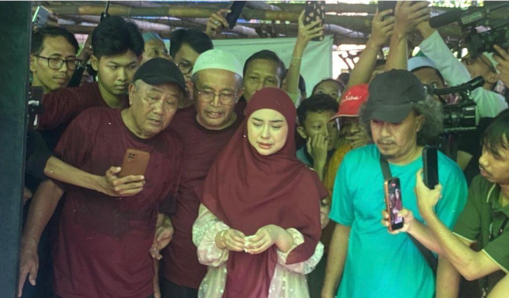 ria-ricis-nangis-lihat-hewan-kurbannya-dipotong.jpg