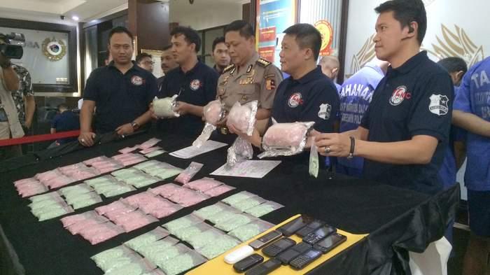ribu-ekstasi-jaringan-internasional-ini-gagal-beredar-di-tangerang_20160220_123234.jpg