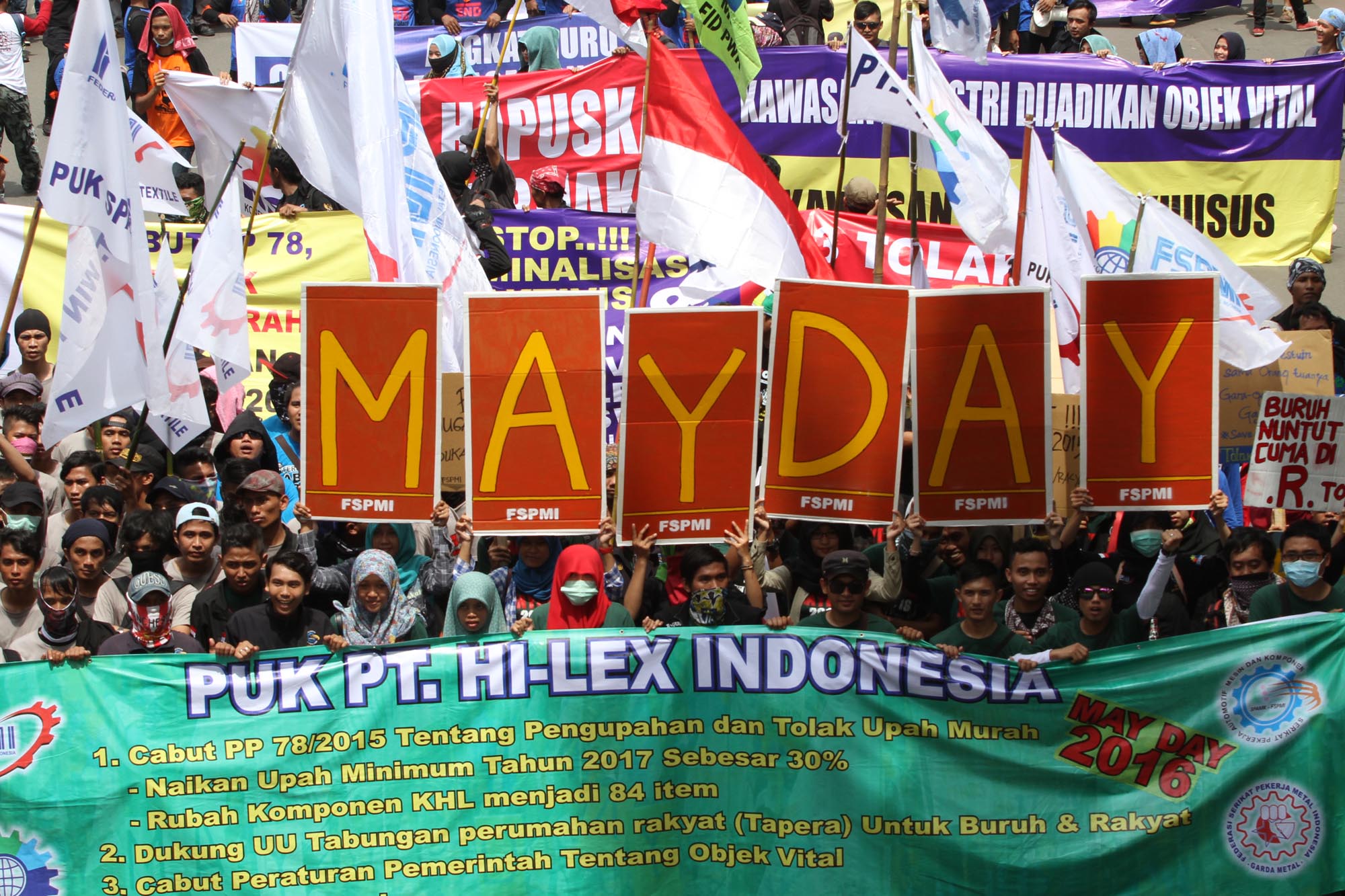 ribuan-buruh-peringati-mayday_20160503_130031.jpg