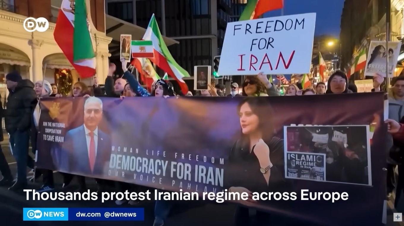 ribuan-demonstran-turun-ke-jalan-di-seluruh-E-iran.jpg