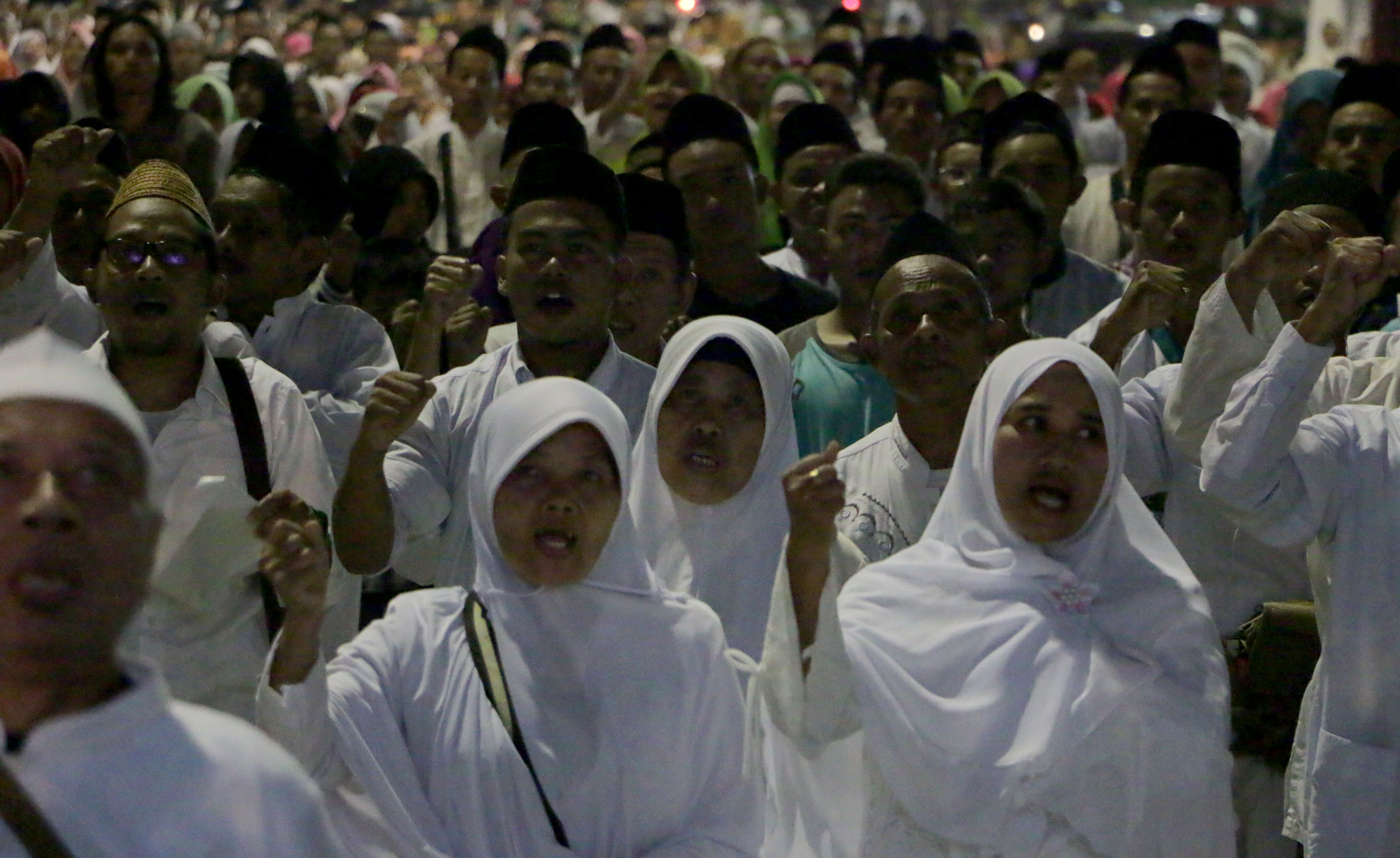 ribuan-umat-islam-hadiri-isra-miraj-dan-doa-bersama_20190413_010935.jpg