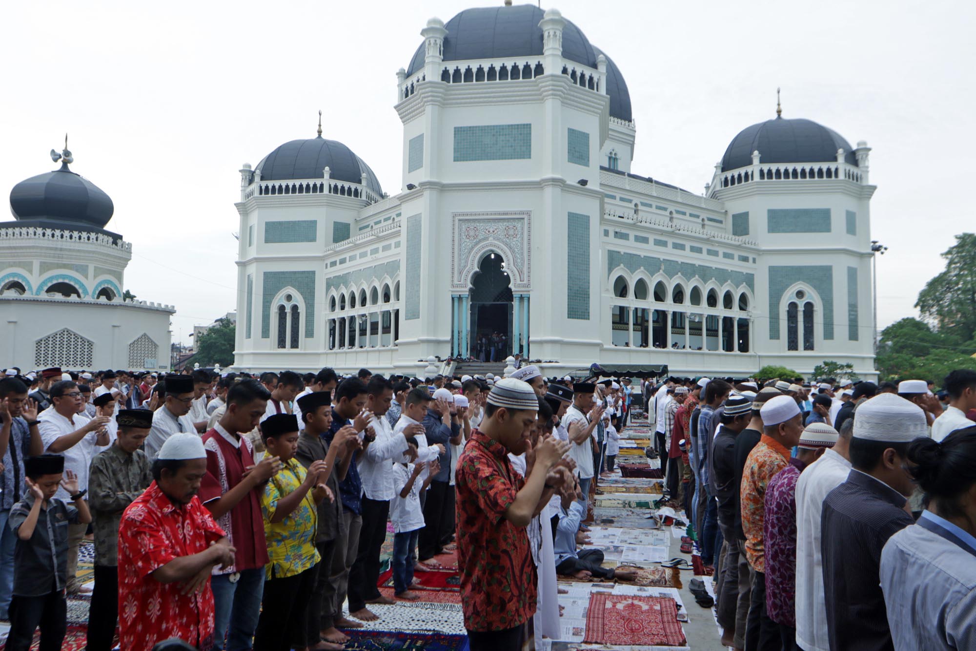 ribuan-umat-muslim-salat-iedul-adha-di-masjid-raya-medan_20170901_105910.jpg