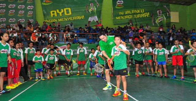 ricky-soebagdja-memberikan-pelatihan-cara-serve_20150919_221230.jpg