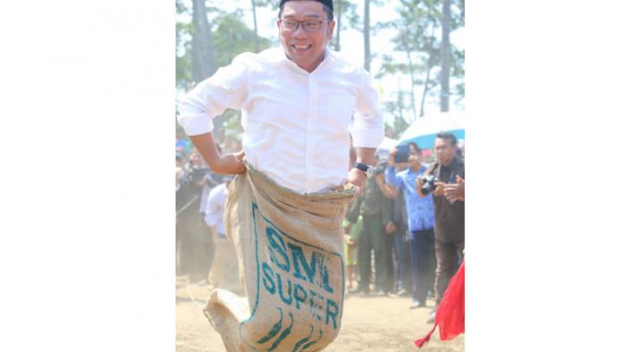 ridwan-kamil-balap-karung_20150818_005121.jpg