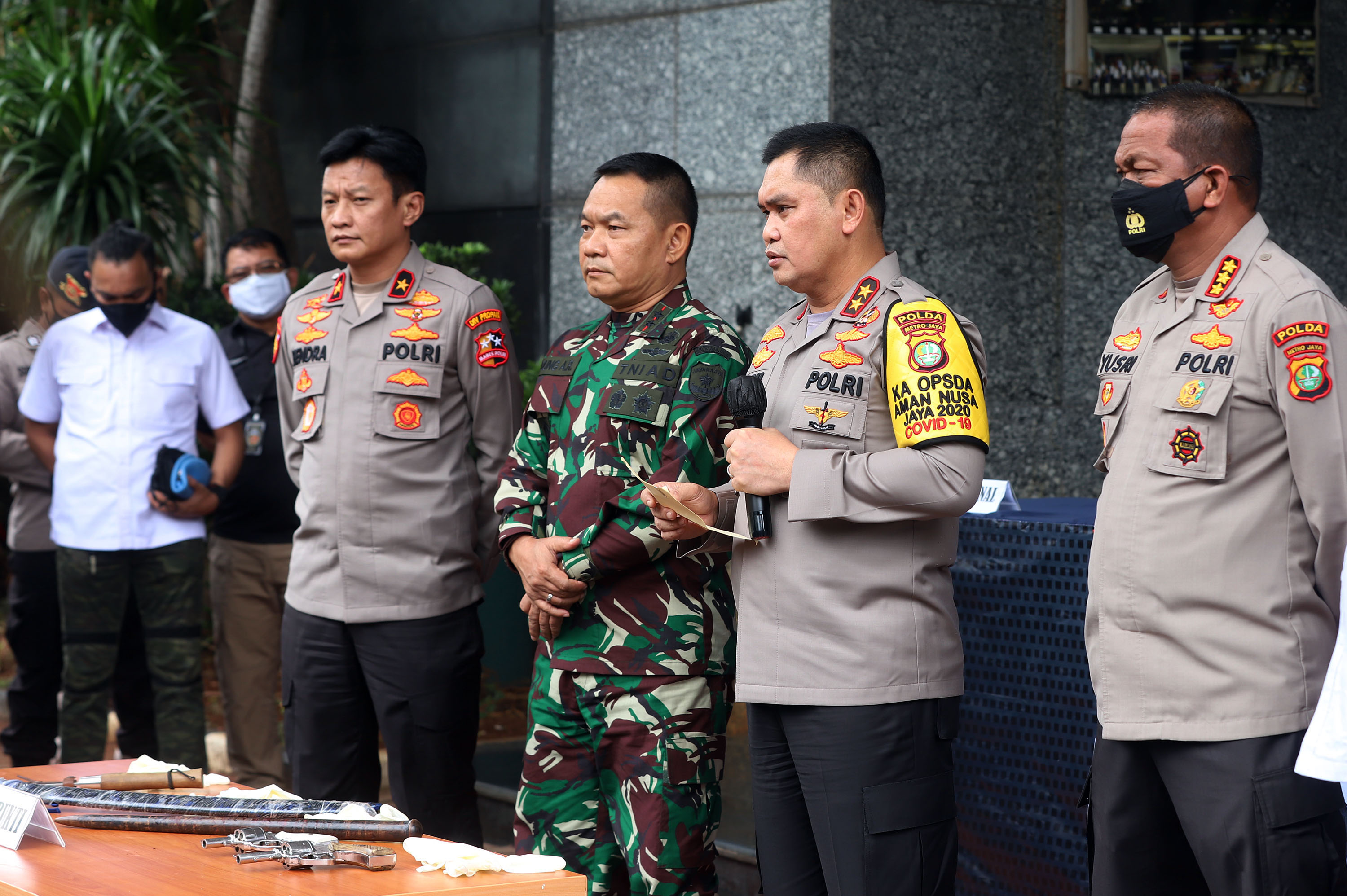 rilis-dugaan-penyerangan-anggota-polri-oleh-fpi_20201207_180344.jpg
