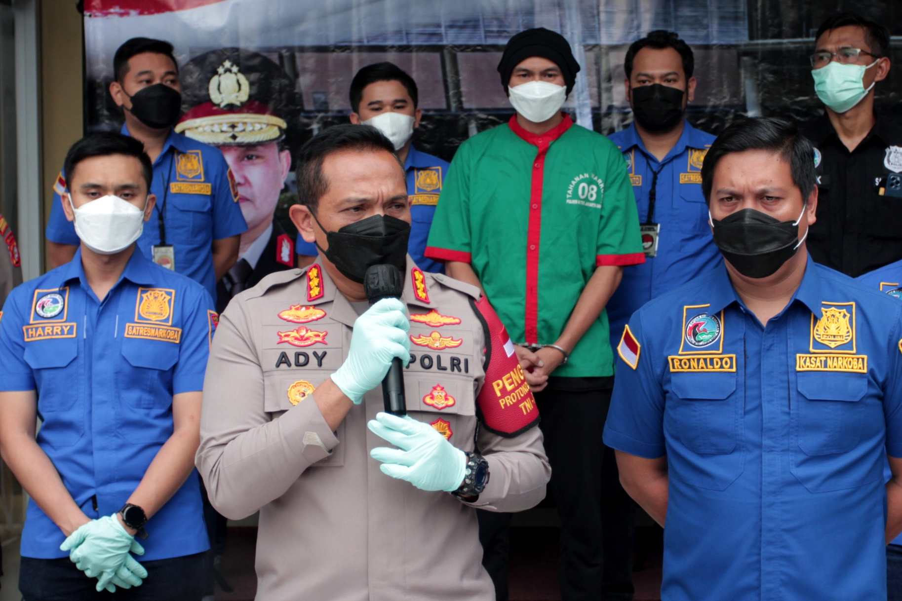 rilis-kasus-narkoba-milik-anji_20210616_171824.jpg