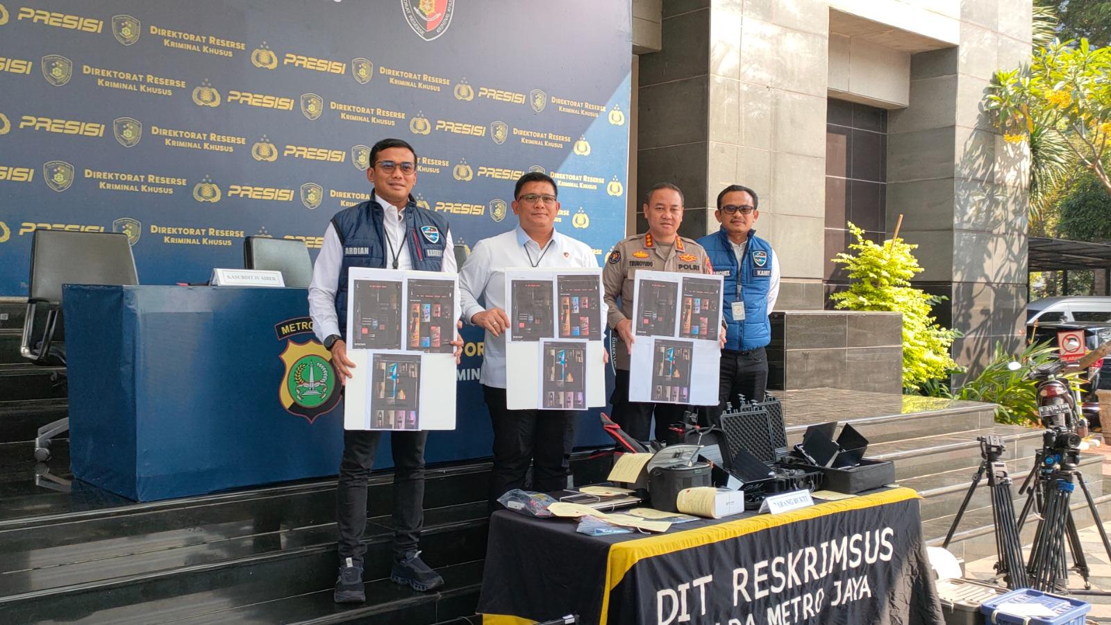 Yalangoch sochli erkaklar ayollar fotosuratlarisiz Virna Anderson, porno aktrisa