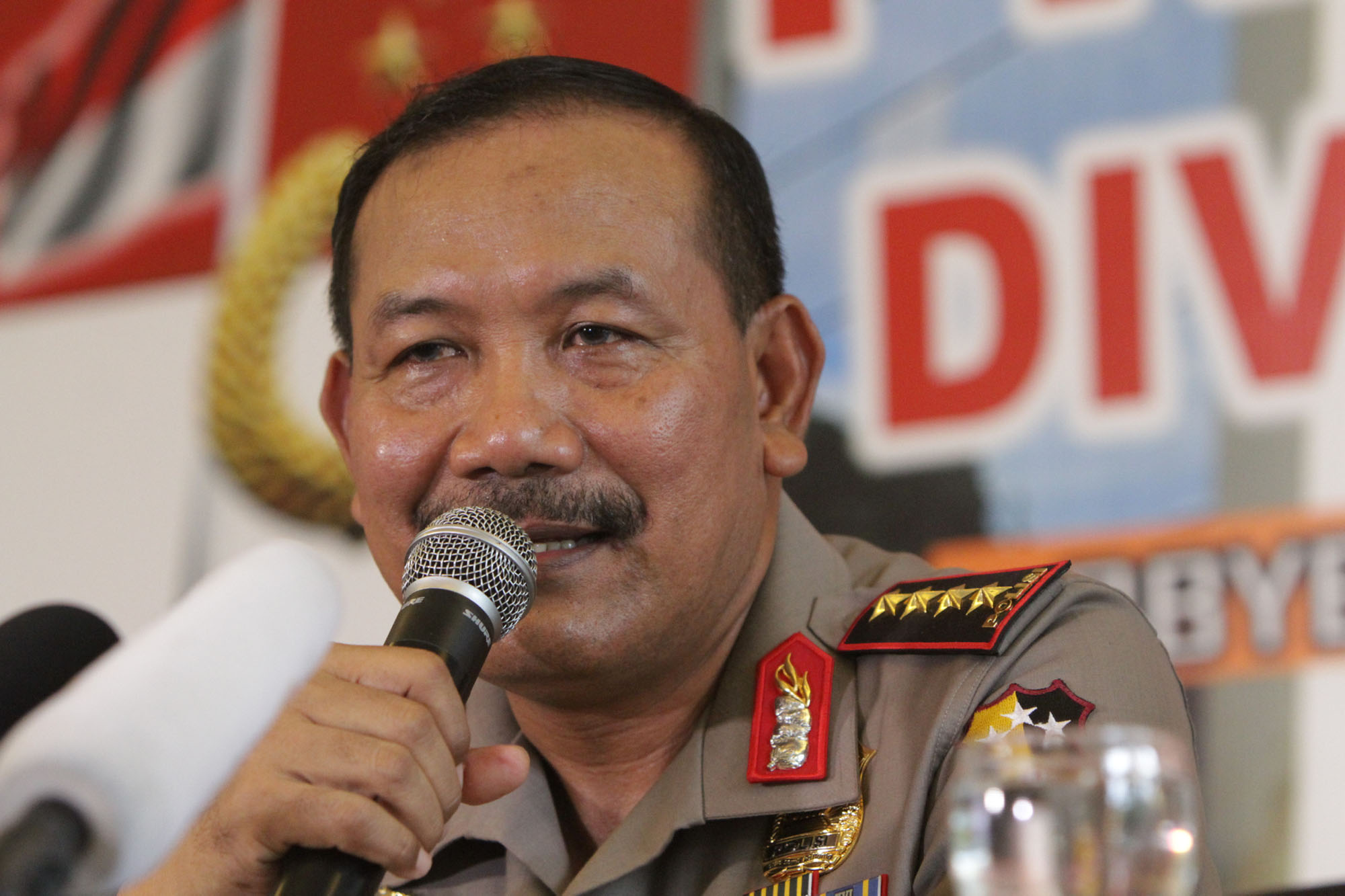 rilis-tersangka-teror-jakarta_20160116_190345.jpg