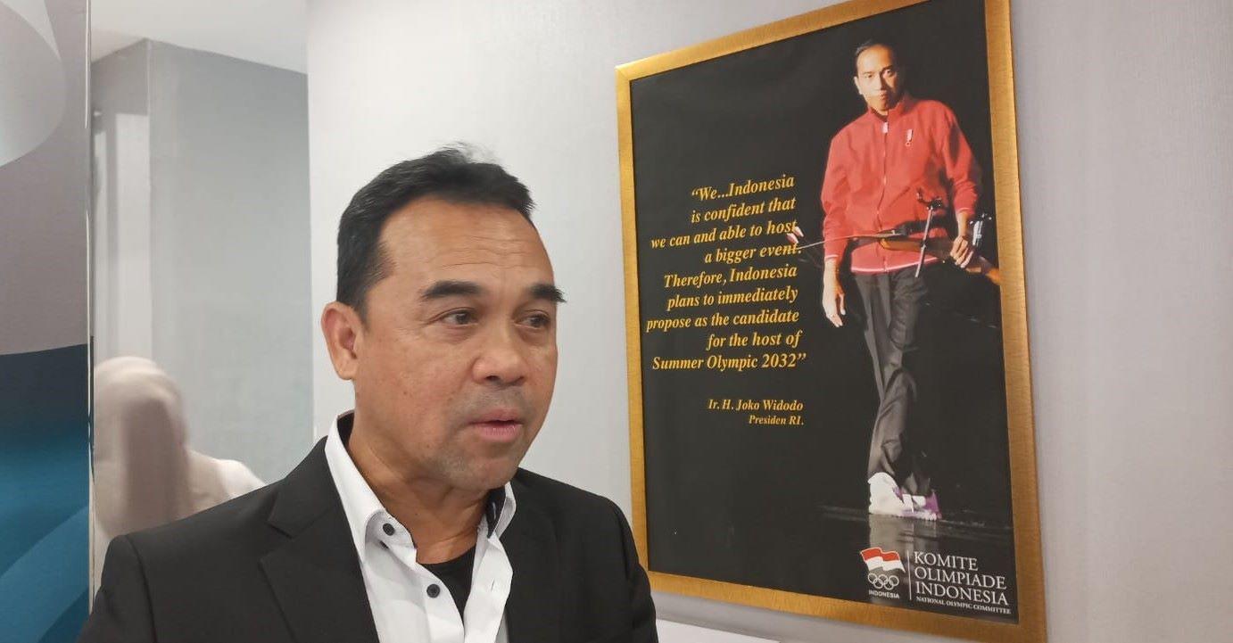 rionny-mainaky-saat-diwawancarai-usai-mengikuti-rapat-koordinasi.jpg