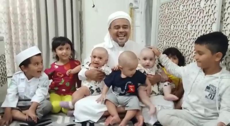 rizieq-shihab-dan-cucu-nih3.jpg