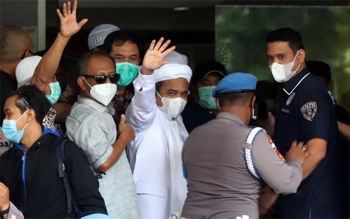 rizieq-shihab-tiba-di-polda-metro-jaya_6.jpg