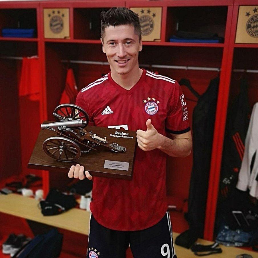robert-lewandowski-catatkan-namanya-dalam-pencetak-gol-terbanyak-liga-champions.jpg