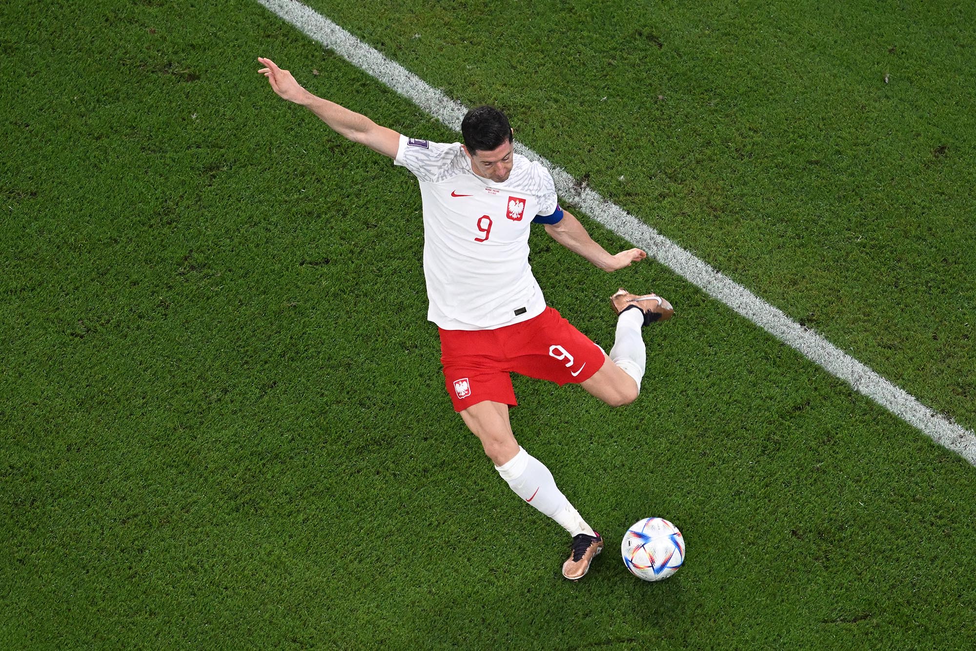 robert-lewandowski-gagal-membawa-kemenangan_20221123_012412.jpg