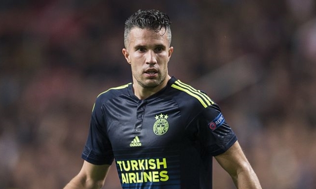 robin-van-persie-keringetanann_20151118_051935.jpg