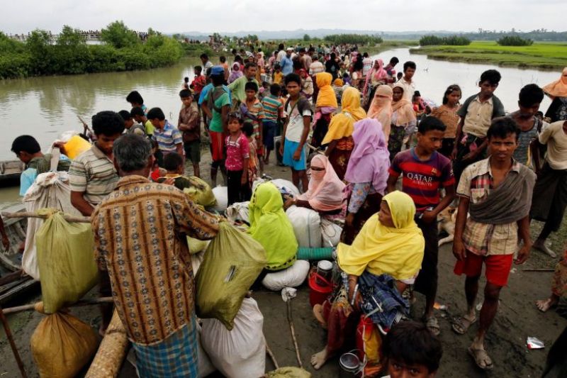 Ribuan Pengungsi Rohingya Mulai Rebutan Makanan, Anak-anak Ikut Mengemis