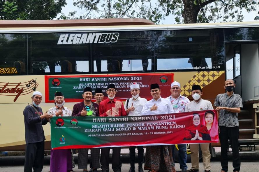 rombongan-pimpinan-pusat-baitul-muslimin-indo.jpg