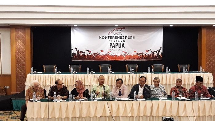 romo-benny-susetyo-bersama-sejumlah-tokoh.jpg