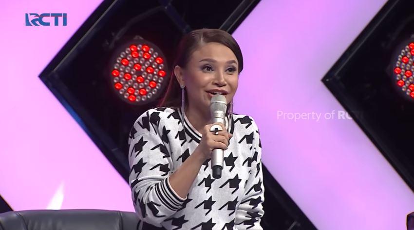 rossa-justru-menanyakan-perihal-pekerjaan-kantor-ke-maya.jpg