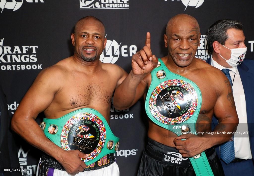 roy-jones-jr-kiri-dan-mike-tyson-merayakan-undian-split.jpg