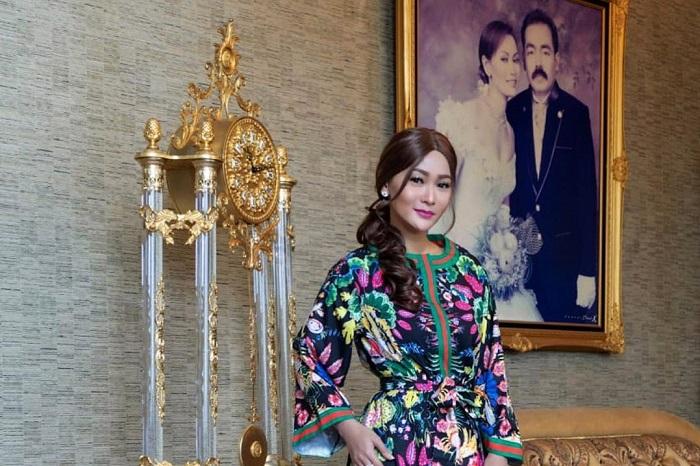 ruang-keluarga-inul-daratista.jpg