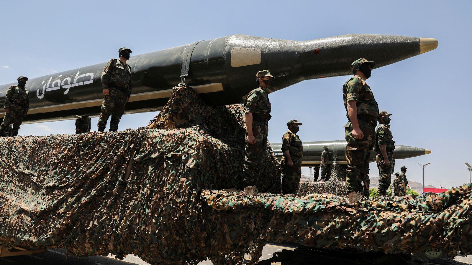rudal-balistik-houthi.jpg