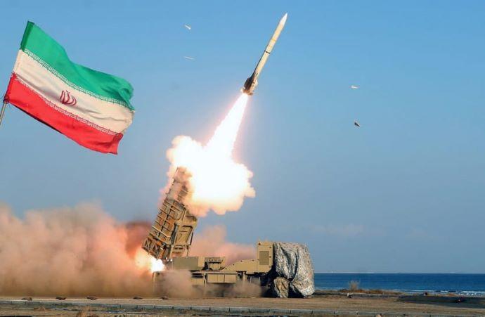 rudal-iran-sebuah-rudal-diluncurkan-pasukan-garda-revolusi-iran-irgc.jpg