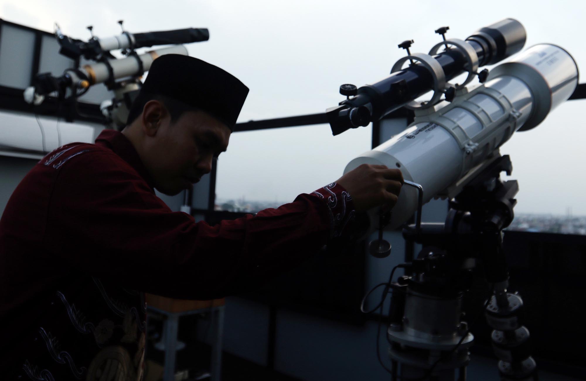 rukyatul-hilal-di-gedung-pascasarjana-umsu-medan_20230322_233046.jpg