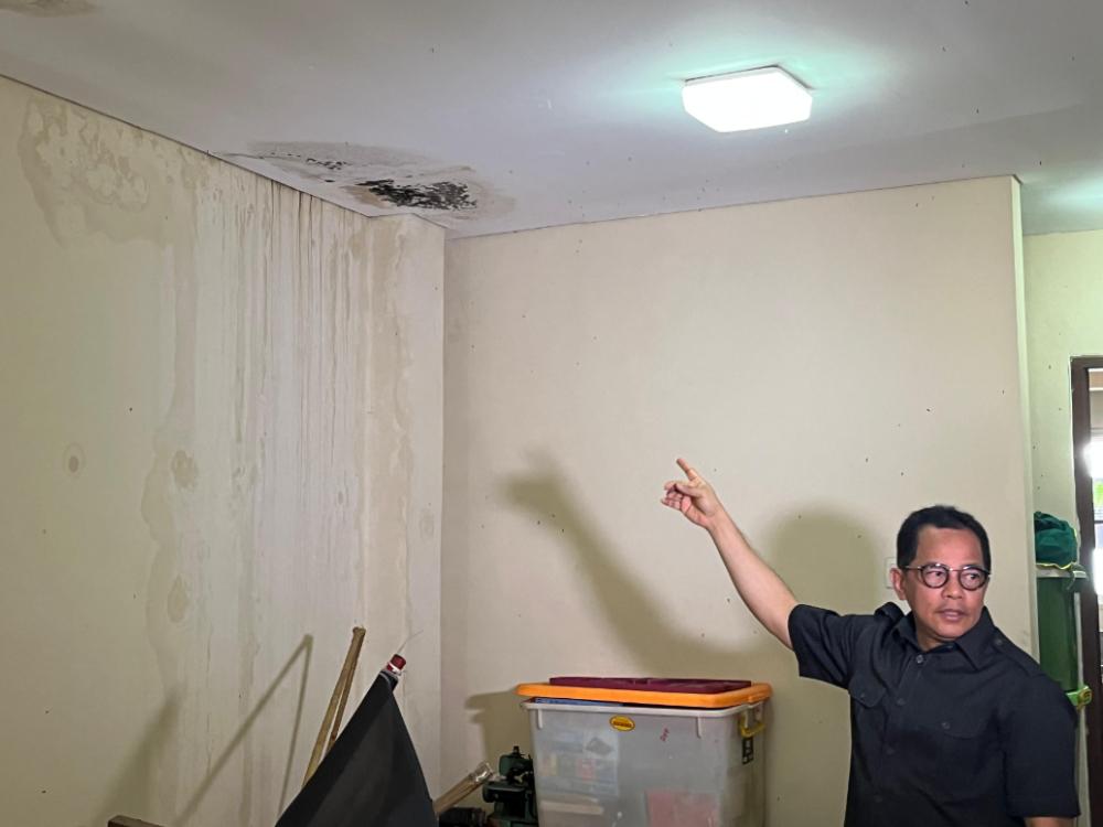rumah-anggota-dpr-bocor.jpg<pf>sekjen-dpr-tunjuk-bocor-di-anggota-dpr.jpg<pf>interior-rumah-dinas-anggota-dpr-ri.jpg<pf>kondisi-interior-rumah-dinas-anggota-dpr.jpg