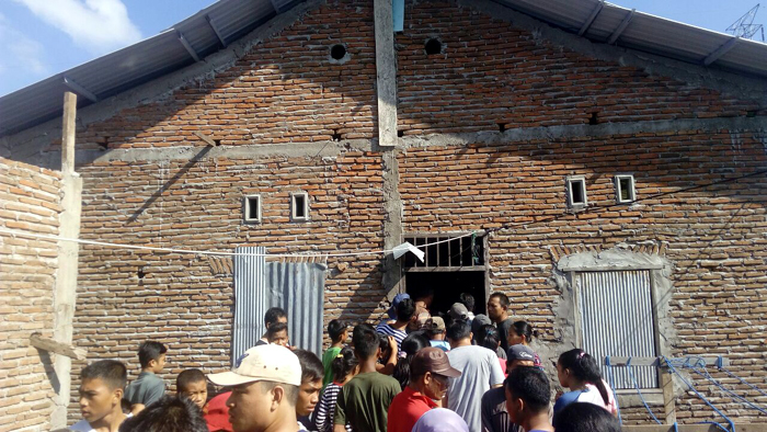rumah-ayah-bunuh-anak-kandung_20160505_090351.jpg