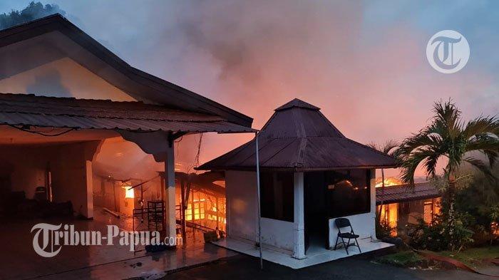 rumah-dinas-kapolda-papua-hangus-terbakar_1.jpg
