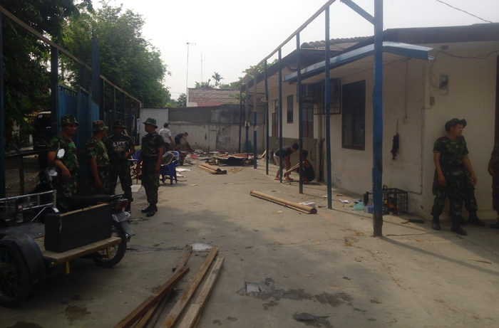 rumah-dinas-tni-di-jl-karya-sei-agul-ditertibkan_1_20160430_102519.jpg