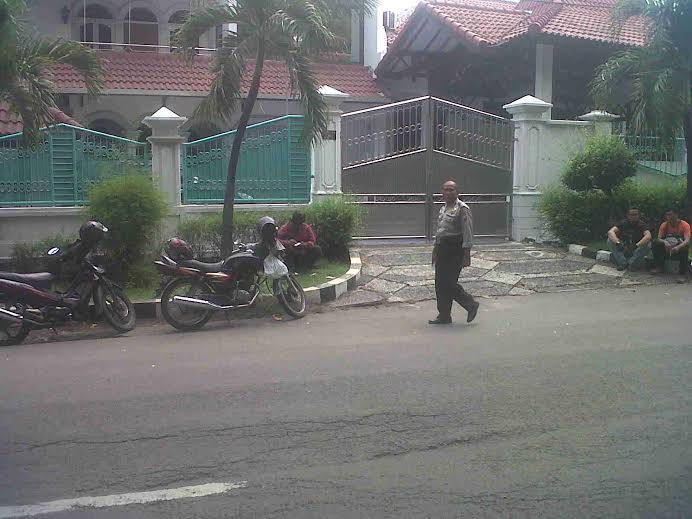 rumah-fuad-di-jl-kupang-surabaya_20141204_142208.jpg