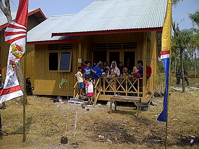 rumah-nelayan-di-jeneponto-jumat-6112015_20151106_205151.jpg