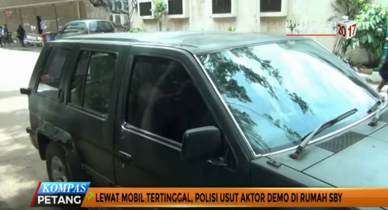 rumah-sby-didemo-polisi-tahan-mobil-diduga-milik-pendemo_20170207_202507.jpg